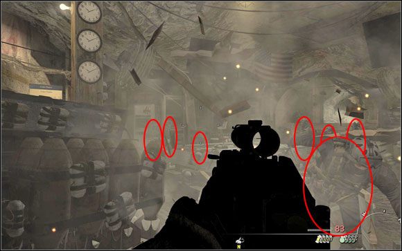 Kolejnym, wymagającym na Weteranie, momencie jest wyłom drzwi, za którymi całe pomieszczenie nafaszerowane jest materiałami wybuchowymi - Jak za dawnych czasów | Weteran w Call of Duty Modern Warfare 2 - Call of Duty: Modern Warfare 2 - poradnik do gry