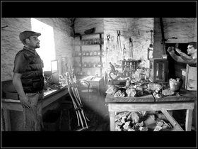 Wrzuć gotowe składniki do kociołka na palenisku - Sedge Marsh Northfield (1) | Opis przejścia - Dzień drugi | The Lost Crown - The Lost Crown: A Ghosthunting Adventure - poradnik do gry