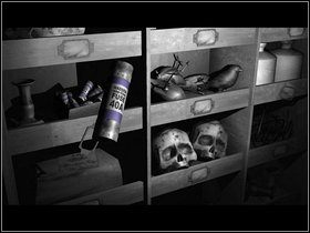 Idź do muzeum, zabierając po drodze łopatę stojącą koło drzwi domu Nanny - Saxton III (2) | Opis przejścia - Dzień drugi | The Lost Crown - The Lost Crown: A Ghosthunting Adventure - poradnik do gry