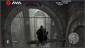 Tam wdrapujemy się na drewnianą platformę [1] i z niej skaczemy na belkę w stronę drzwi - Forli - Sekret Ravaldino | Podziemia w Assassins Creed II - Assassins Creed II - poradnik do gry