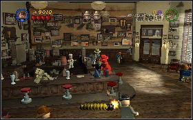 W międzyczasie możesz przełączyć się na Mutta, podejść do radia [1] stojącego pod ścianą z lewej i naprawić je - Kawiarnia Chaos | Kryształowa Czaszka Akt I | LEGO Indiana Jones 2 - LEGO Indiana Jones 2: The Adventure Continues - poradnik do gry