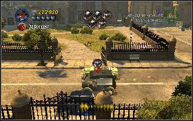 Jeśli będziesz próbował atakować ich od tyłu [1] to nie stanie się im żadna krzywda - Rzeź na motorach | Kryształowa Czaszka Akt I | LEGO Indiana Jones 2 - LEGO Indiana Jones 2: The Adventure Continues - poradnik do gry