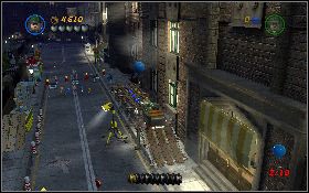 Drugi jest na dachu auta [1] , stojącego w pierwszej ulicy po skręceniu w lewo - Wycieczka rowerowa (bonus) | Kryształowa Czaszka Akt I | LEGO Indiana Jones 2 - LEGO Indiana Jones 2: The Adventure Continues - poradnik do gry