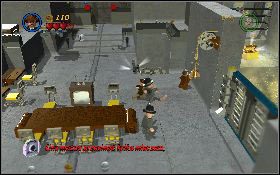 Aby rozpocząć tę misję musisz podejść Stanforthem do hieroglifów [1] , znajdujących się z prawej strony wejścia do uczelni - Marshall College (bonus) | Kryształowa Czaszka Akt I | LEGO Indiana Jones 2 - LEGO Indiana Jones 2: The Adventure Continues - poradnik do gry