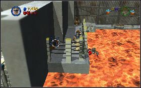 Przeskocz po platformach na górę ekranu, a potem przy pomocy chwytaków [1] przedostań się na lewą stronę - Pokój przesłuchań (bonus) | Kryształowa Czaszka Akt I | LEGO Indiana Jones 2 - LEGO Indiana Jones 2: The Adventure Continues - poradnik do gry