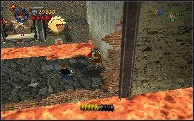 Żeby rozpocząć ten etap potrzebujesz żeńskiej postaci, która wskoczy na platformę z prawej strony wejścia żółtego budynku na targu [1] i pociągnie za łańcuch, który otworzy bramę - Peruwiański targ (bonus) | Kryształowa Czaszka Akt II | LEGO Indiana Jones 2 - LEGO Indiana Jones 2: The Adventure Continues - poradnik do gry