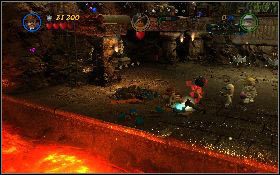 Podnieś leżący tam niebieski element, zejdź na dół i dopasuj go mechanizmu [1] na ziemi - Świątynia Tantrum | Świątynia Zagłady | LEGO Indiana Jones 2 - LEGO Indiana Jones 2: The Adventure Continues - poradnik do gry