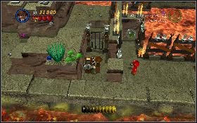 Musisz teraz szybko przebiec przez bramę z lewej, minąć dwie piły tarczowe i użyć bicza na chwytaku [1] , co spowoduje podniesienie platformy i zablokowanie kuli - Jaskinia niewolnika (bonus) | Świątynia Zagłady | LEGO Indiana Jones 2 - LEGO Indiana Jones 2: The Adventure Continues - poradnik do gry