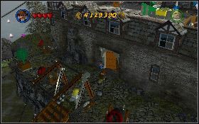 Następnie stań postaciami na obydwu przyciskach w ziemi i użyj bicza na kolejnym chwytaku [1] - Brundwaldzka pożoga | Ostatnia Krucjata | LEGO Indiana Jones 2 - LEGO Indiana Jones 2: The Adventure Continues - poradnik do gry