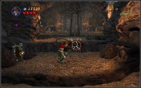 W środku przeskocz przez piły tarczowe [1] , a potem przy pomocy bicza zdobądź klucz, znajdujący się z drugiej strony [2] przepaści - Próba i groza | Ostatnia Krucjata | LEGO Indiana Jones 2 - LEGO Indiana Jones 2: The Adventure Continues - poradnik do gry