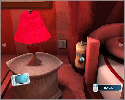 Pozostań przy zbliżeniu na łóżko, przesuń kamerę w lewo i kliknij na zbiorniku z napisem GRATIS - Poradnik do gry - [Odcinek 1 - Broken Hearted] Część 1 | CSI Mordercze Zamiary - CSI: Mordercze Zamiary - poradnik do gry