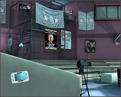 Powróć do widoku na arenę, obróć kamerę maksymalnie w lewo i dokonaj zbliżenia na widocznej w oddali klatce schodowej - [Odcinek 2 - Coulda Been a Contender] Część 1 | CSI Mordercze Zamiary - CSI: Mordercze Zamiary - poradnik do gry