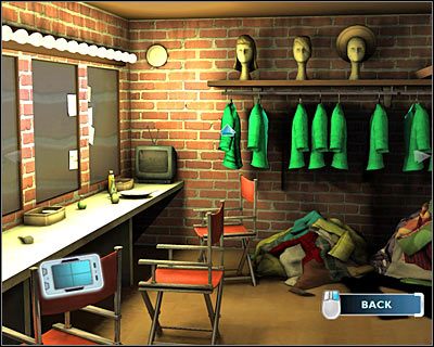 Wejdź do przebieralni i zgodnie z udzieloną przez Shella wskazówką kliknij na pierwszym zielonym swetrze licząc od lewej strony - [Odcinek 3 - Last Gasp] Część 8 | CSI Mordercze Zamiary - CSI: Mordercze Zamiary - poradnik do gry