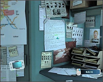 Dokładniej przyjrzyj się dokumentom porozwieszanym na lewo od laptopa - [Odcinek 5 - Crime Scene Impersonator] Część 11 | CSI Mordercze Zamiary - CSI: Mordercze Zamiary - poradnik do gry