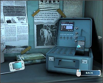 Przesuń kamerę w prawo i obejrzyj znajdujące się tu urządzenie do skanowania fal radiowych - [Odcinek 5 - Crime Scene Impersonator] Część 11 | CSI Mordercze Zamiary - CSI: Mordercze Zamiary - poradnik do gry