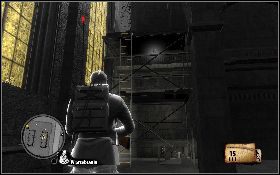 Na szczycie, między filarami przechadza się wrogi snajper [1] - Historia ojca Denisa | Misje poboczne | The Saboteur - The Saboteur - poradnik do gry