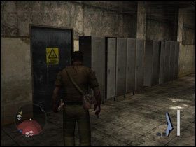 W połowie drogi do niebieskich drzwi #1 , zaatakuje nas przeciwnik z pałką policyjną - 5. Best friends - Opis przejścia - Manhunt 2 - poradnik do gry