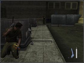 Drzwi którymi wbiegli żołnierze, prowadzą nas do pomieszczenia biurowego, przez okno #1 którego dostaniemy się na ruchome rusztowanie - 8. Assassination - Opis przejścia - Manhunt 2 - poradnik do gry