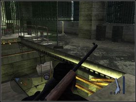 Odszukujemy czerwone zbrojenia #1 , po których przechodzimy na następny dach - 8. Assassination - Opis przejścia - Manhunt 2 - poradnik do gry