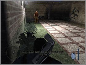 Wspinamy się na schody (możemy podnieść strzelbę z amunicję ) #1 i odszukujemy dziurę w ogrodzeniu - 9. Most wanted - Opis przejścia - Manhunt 2 - poradnik do gry