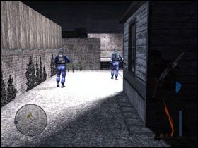 Musimy pozbyć się pięciu przeciwników przy radiowozach (na początku jest ich trzech, potem pojawiają się kolejni) - 14. Domestic disturbance - Opis przejścia - Manhunt 2 - poradnik do gry