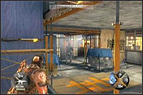 Po wyjściu z windy, będziesz mieć możliwość zobaczenia jak w praniu działa mechanizm zakuwania w kajdanki wrogich jednostek - [Opis przejścia - Etap 1] cz. 1 - Army of Two: The 40th Day - poradnik do gry