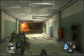 Pokonując dosłownie kilkanaście metrów, dojdzie do pierwszej akcji, w której udasz, że się poddajesz - [Opis przejścia - Etap 2] cz. 1 - Army of Two: The 40th Day - poradnik do gry