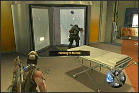 W chwili, gdy ostatnia głowa padnie, przejdź przez obrotowe drzwi na zewnątrz do korytarza - [Opis przejścia - Etap 4] cz. 2 - Army of Two: The 40th Day - poradnik do gry