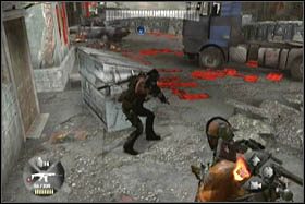 Pierwsza koperta została ukryta za koszem na śmieci, koło wyjścia z placu, gdzie odbędzie się pierwsza, większa potyczka (nie daleko znajdować się będzie niebieski tir, widoczny również na zdjęciu) - [Sekrety - Etap 5] - Army of Two: The 40th Day - poradnik do gry