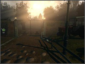 Podnieś kamień leżący po lewej, a następnie rzuć okiem na tabliczkę umieszczoną na bramie - Akt 13 | Opis przejścia Memento Mori - Memento Mori - poradnik do gry