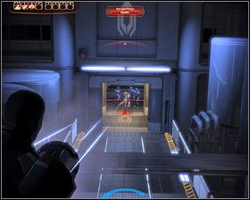Przejdź przez korytarz, a po dotarciu do nowego pomieszczenia podnieś z ziemi granatnik M-100 - Mass Effect 2: Stacja badawcza Lazarus - opis przejścia, solucja - Mass Effect 2 - poradnik do gry