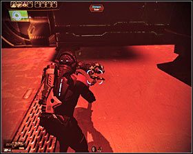 W tej części więzienia znajduje się kilku wrogich żołnierzy , lecz w największym stopniu powinieneś skupić się na zniszczeniu wielkiego mecha - Mass Effect 2: Akta, Skazaniec - opis przejścia, solucja - Mass Effect 2 - poradnik do gry