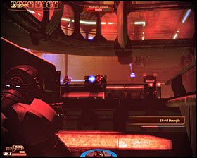Gdy tylko cut-scenka dobiegnie końca rozkaż swoim podwładnym by schowali się za jedną z najbliższych zasłon - Mass Effect 2: Akta, Skazaniec - opis przejścia, solucja - Mass Effect 2 - poradnik do gry