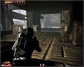 Musisz teraz mozolnie przesuwać się wraz z resztą drużyny do przodu, eliminując pojawiających się przeciwników - Mass Effect 2: Akta, Przywódca - opis przejścia, solucja - Mass Effect 2 - poradnik do gry