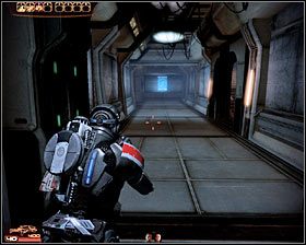 Dokładnie zbadaj korytarz znajdujący się za barykadą, a to dlatego, że przy ciele jednego z turian odnajdziesz ciekawy karabin - Mass Effect 2: Akta, Profesor - opis przejścia, solucja - Mass Effect 2 - poradnik do gry
