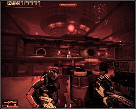 Największym zagrożeniem będą znajdujący się w oddali wrogowie z wyrzutniami rakiet, którzy będą okupowali górny balkonik - Mass Effect 2: Akta, Profesor - opis przejścia, solucja - Mass Effect 2 - poradnik do gry