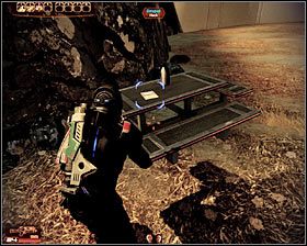 W trakcie toczonych tu walk musisz oczywiście uważać na członków swojej drużyny i umiejętnie ich rozstawiać za dostępnymi zasłonami - Mass Effect 2: Horyzont - opis przejścia, solucja - Mass Effect 2 - poradnik do gry