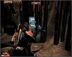 Podczas przemierzania kolejnych korytarzy statku kosmicznego powinieneś się starannie rozglądać - Mass Effect 2: Statek Zbieraczy - opis przejścia, solucja - Mass Effect 2 - poradnik do gry