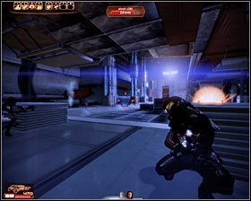 Przed opuszczeniem tej okolicy zbadaj leżący na ziemi datapad , aktywując w ten sposób poboczny quest Illium - Zabójca - Dane salariańskiej rodziny - Mass Effect 2: Akta, Zabójca - opis przejścia, solucja - Mass Effect 2 - poradnik do gry