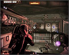 Do kolejnej wielkiej bitwy dojdzie przy próbie skorzystania z pokazanych na pierwszym screenie schodów - Mass Effect 2: Moduł identyfikacyjny Żniwiarza - opis przejścia, solucja - Mass Effect 2 - poradnik do gry