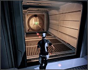 Przez cały czas musisz kierować się zgodnie z oznaczaną przez EDI ścieżką, a będą to czerwone lampki zapalające się na podłodze statku - Mass Effect 2: Moduł identyfikacyjny Żniwiarza - opis przejścia, solucja - Mass Effect 2 - poradnik do gry