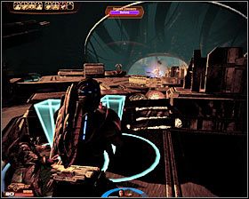 Zauważ, że czwarta platforma dołączy się do reszty już w nieco większej odległości od miejsca startowego, tak więc dobrze byłoby rozważyć zmniejszenie dzielącego Cię od wrogów dystansu - Mass Effect 2: Powstrzymaj Zbieraczy - FINAŁ (etap 2) - opis przejścia, solucja - Mass Effect 2 - poradnik do gry