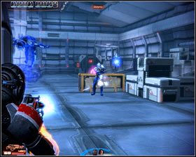 W trakcie walki z maszynami warto oczywiście korzystać z ciężkiej broni - Mass Effect 2: Baza Błękitnych Słońc - opis przejścia, solucja - Mass Effect 2 - poradnik do gry