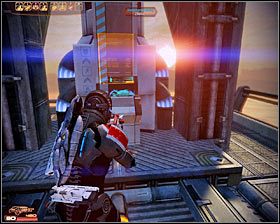 Po raz ostatni powróć do głównego przełącznika i przekieruj energię do znajdującego się bezpośrednio za nim modułu sterowania tarczą (pierwszy screen) - Mass Effect 2: Zagrożona stacja badawcza - opis przejścia, solucja - Mass Effect 2 - poradnik do gry