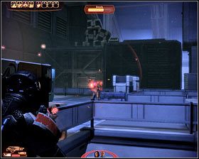 Przez cały czas trwania tej bitwy obserwuj przemieszczające się przy suficie kontenery (pierwszy screen), wyczekując okazji do ich zrzucenia - Mass Effect 2: Miranda, Córka marnotrawna - opis przejścia, solucja - Mass Effect 2 - poradnik do gry