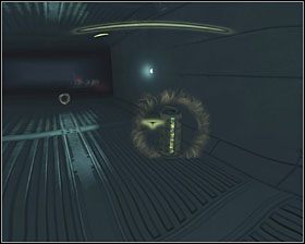 Po ucieczce z więzienia i wskoczeniu do tunelu wentylacyjnego, pobiegnij przed siebie jedyną, dostępną drogą - Research Lab | Kanistry w Aliens vs Predator - Aliens vs Predator - poradnik do gry