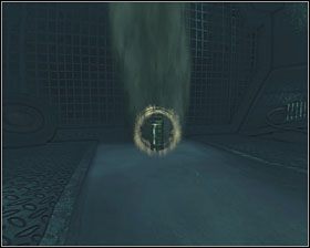 Po przejściu przez pierwszy kanał, dotrzesz do spowitej w mroku sali, patrolowanej przez kilku żołnierzy - Colony | Kanistry w Aliens vs Predator - Aliens vs Predator - poradnik do gry