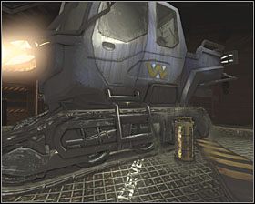 Po wizycie w maszynowni dotrzesz do sali z niebieskim pojazdem gąsienicowym - Refinery | Kanistry w Aliens vs Predator - Aliens vs Predator - poradnik do gry