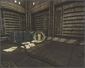 Po przejściu przez pomieszczenie z niebieskim pojazdem gąsienicowym wylądujesz w pokoju kontrolnym - Refinery | Kanistry w Aliens vs Predator - Aliens vs Predator - poradnik do gry