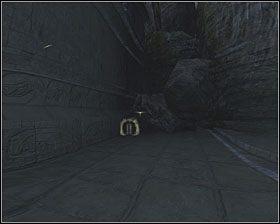 Na początku rozgrywki skręć w prawo i kieruj się przed siebie po kolejnych budynkach, cały czas trzymając się ściany - Ruins | Kanistry w Aliens vs Predator - Aliens vs Predator - poradnik do gry